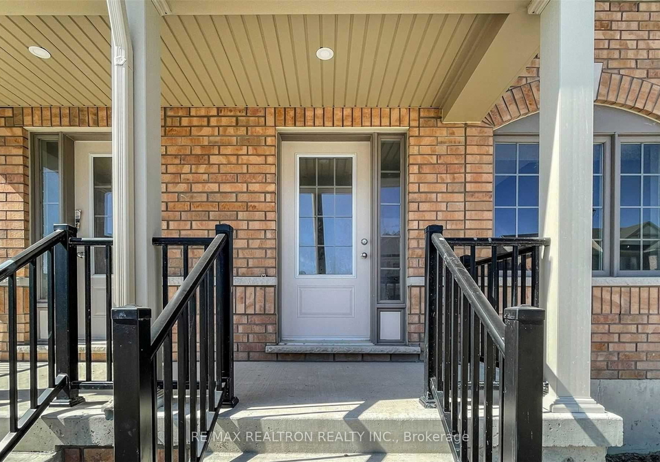 203-royal-northern-path-oshawa-ontario-e13196632