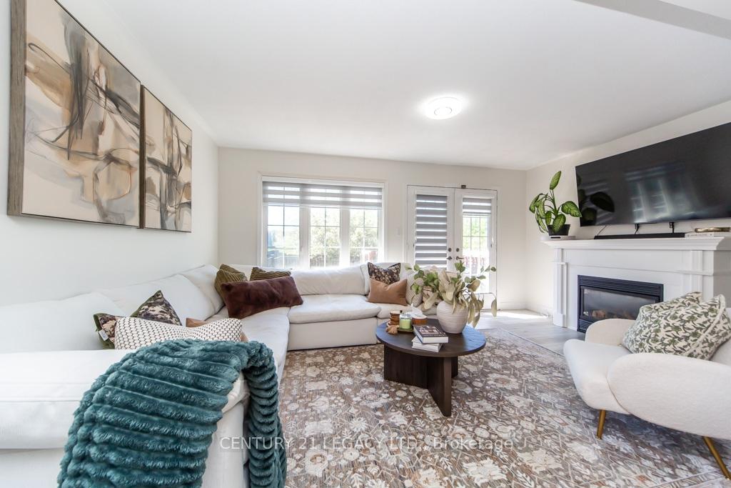 44-tincomb-crescent-whitby-ontario-e13201252