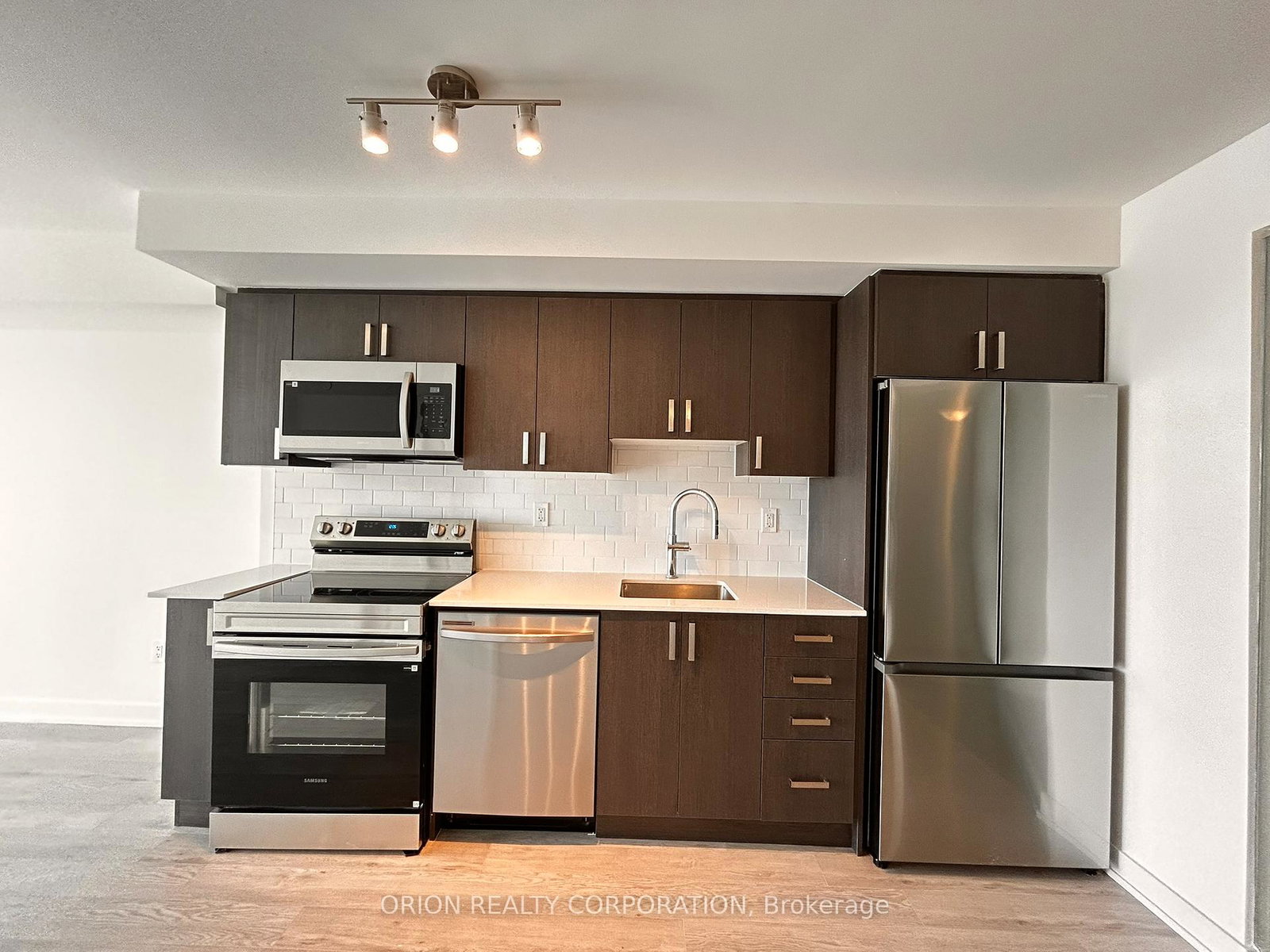 1010-sandy-beach-road-pickering-ontario-e13207754