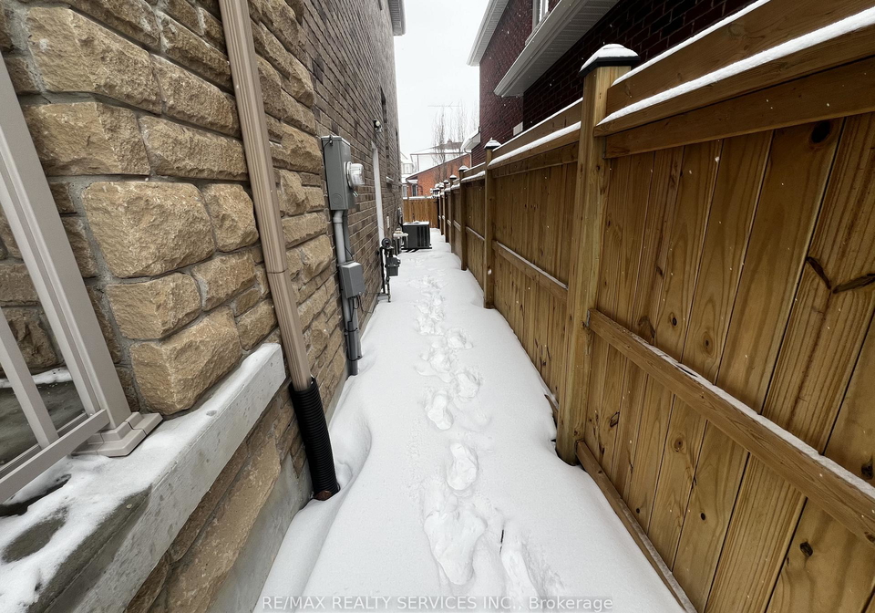 7-glengowan-street-whitby-ontario-e13208988