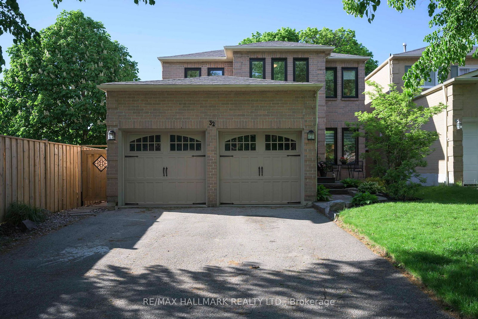 32-locker-drive-ajax-ontario-e13210340