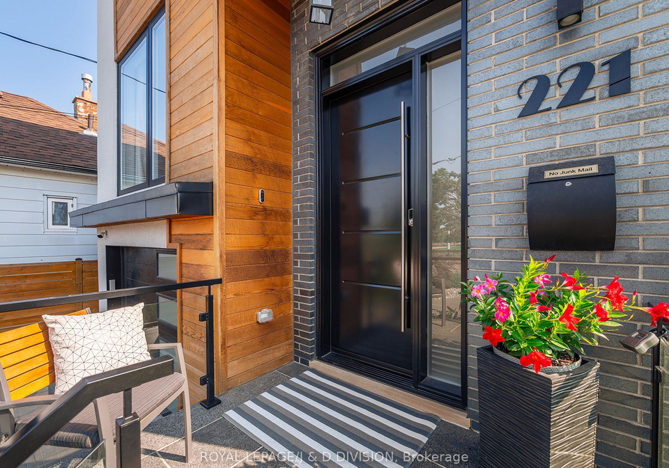 221-virginia-avenue-east-york-ontario-e13210384