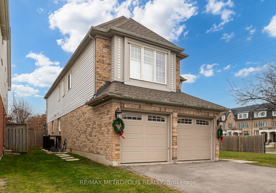 33-tweedie-crescent-whitby-ontario-e13210874