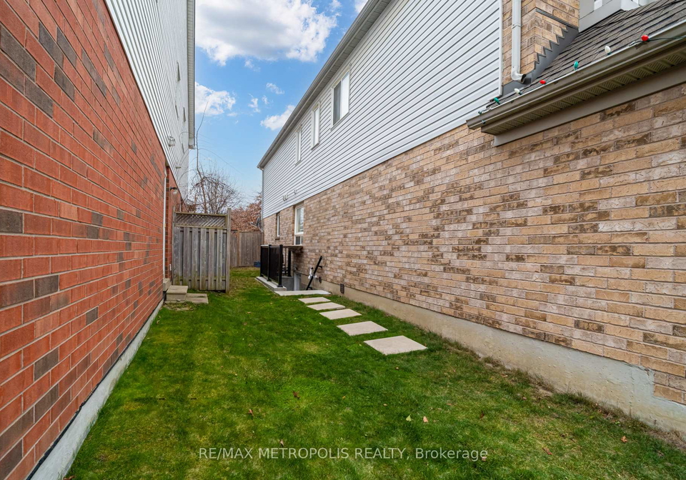 33-tweedie-crescent-whitby-ontario-e13210874