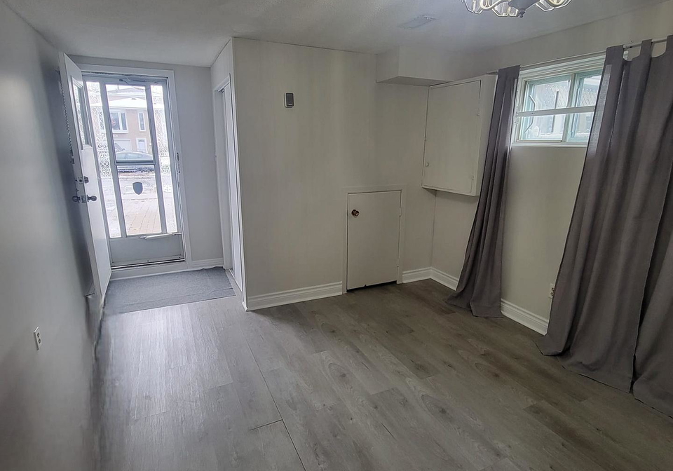 1903-rosefield-road-pickering-ontario-e13211806