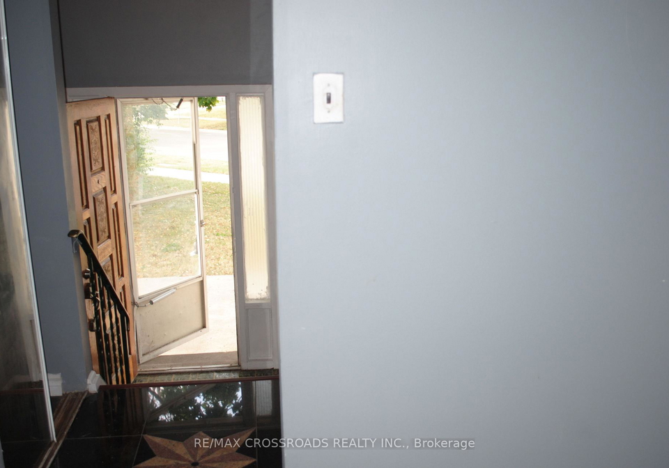 43-berner-trail-scarborough-ontario-e13212122