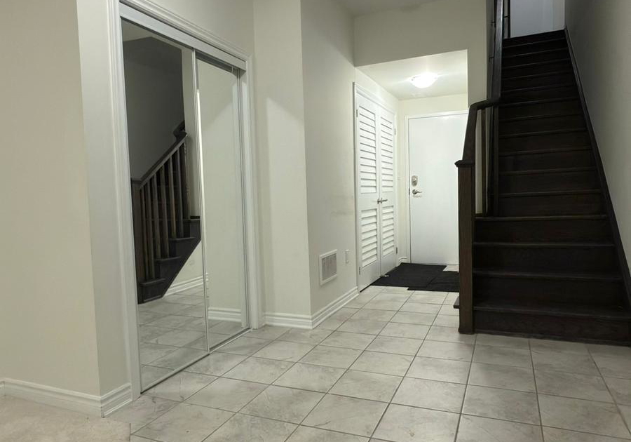 1034-reflection-place-pickering-ontario-e13217016