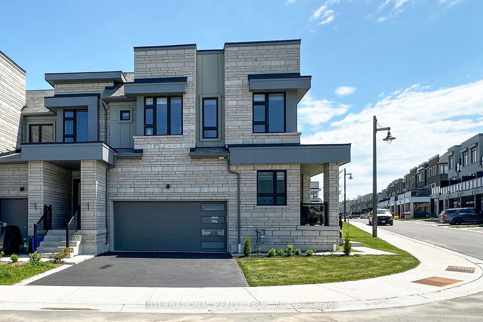 11-caspian-square-clarington-ontario-e13217566