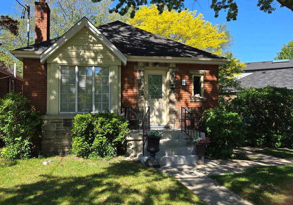 22-airley-crescent-east-york-ontario-e13222078
