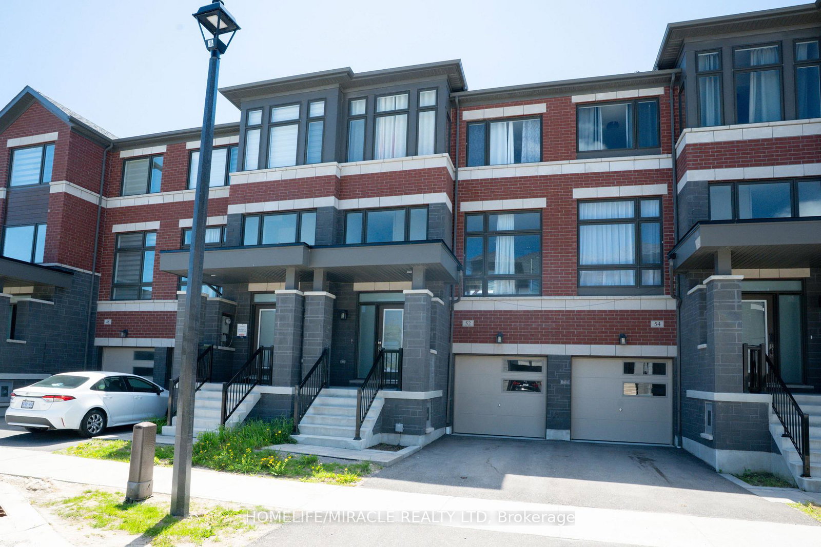 52-douet-lane-ajax-ontario-e13224042