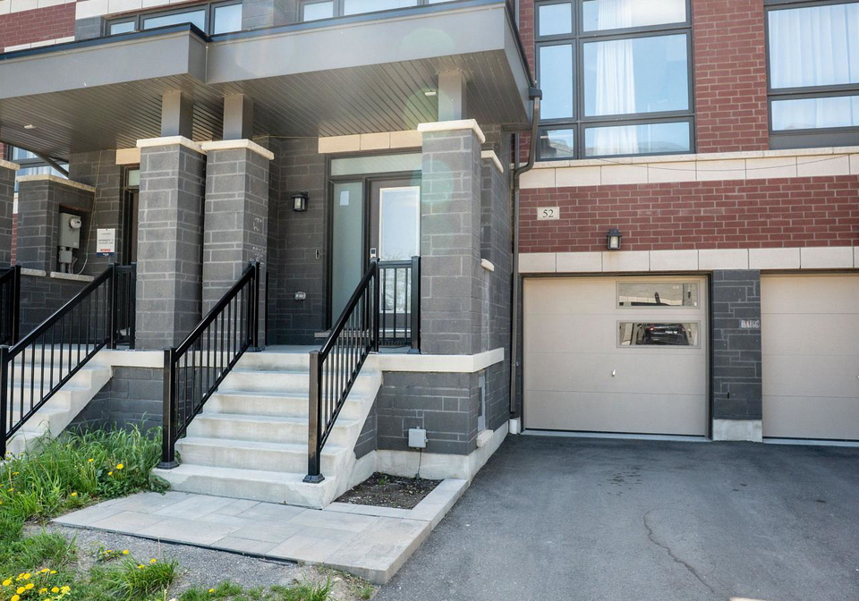 52-douet-lane-ajax-ontario-e13224042