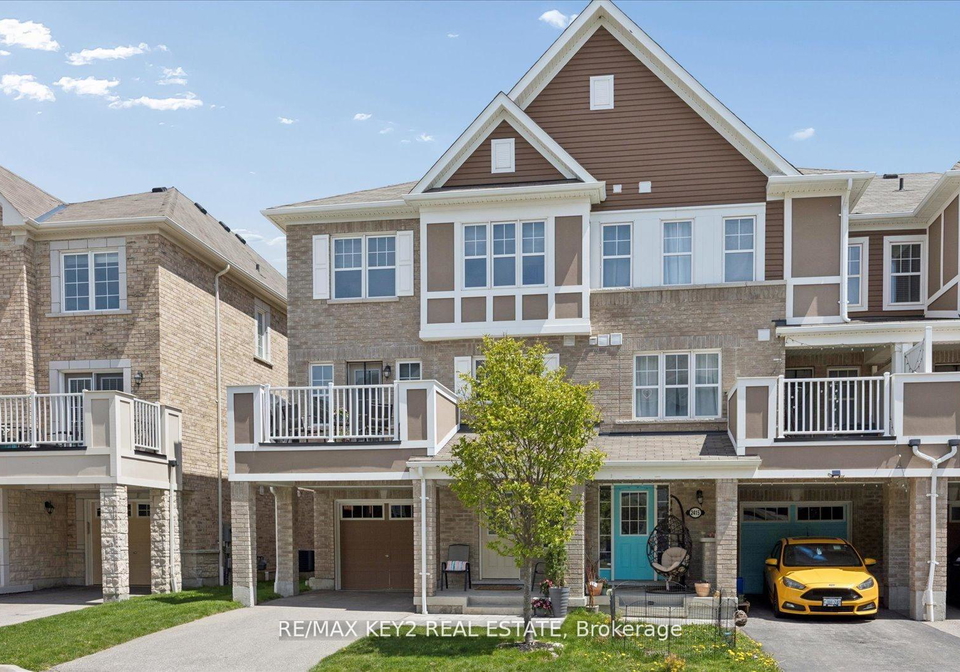 2417-fall-harvest-crescent-pickering-ontario-e13224232