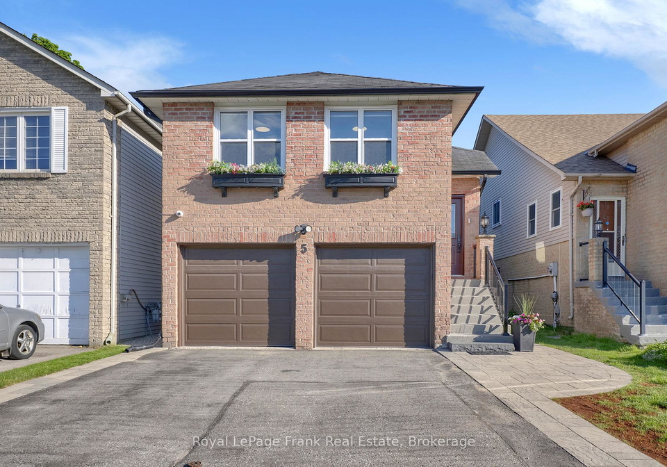 5-empire-crescent-clarington-ontario-e13228488