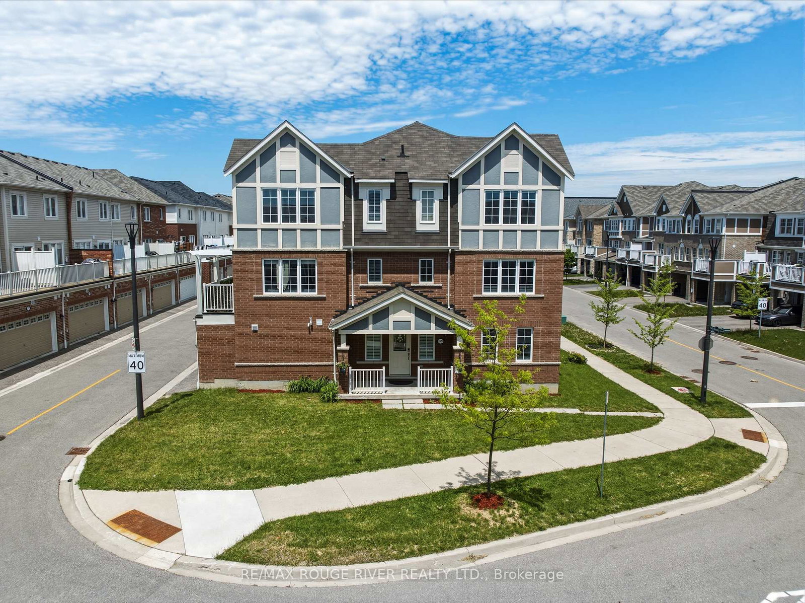 2402-fall-harvest-crescent-pickering-ontario-e13228594