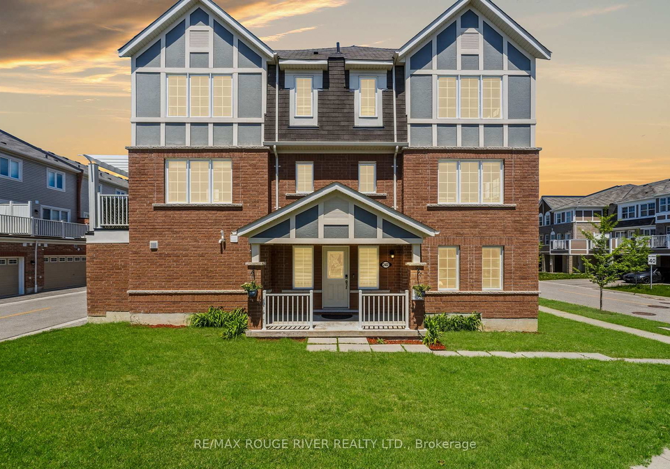 2402-fall-harvest-crescent-pickering-ontario-e13228594
