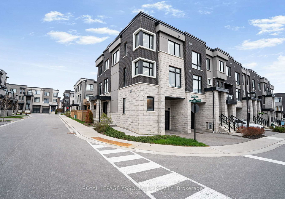 1662-hidden-valley-glen-pickering-ontario-e13228738