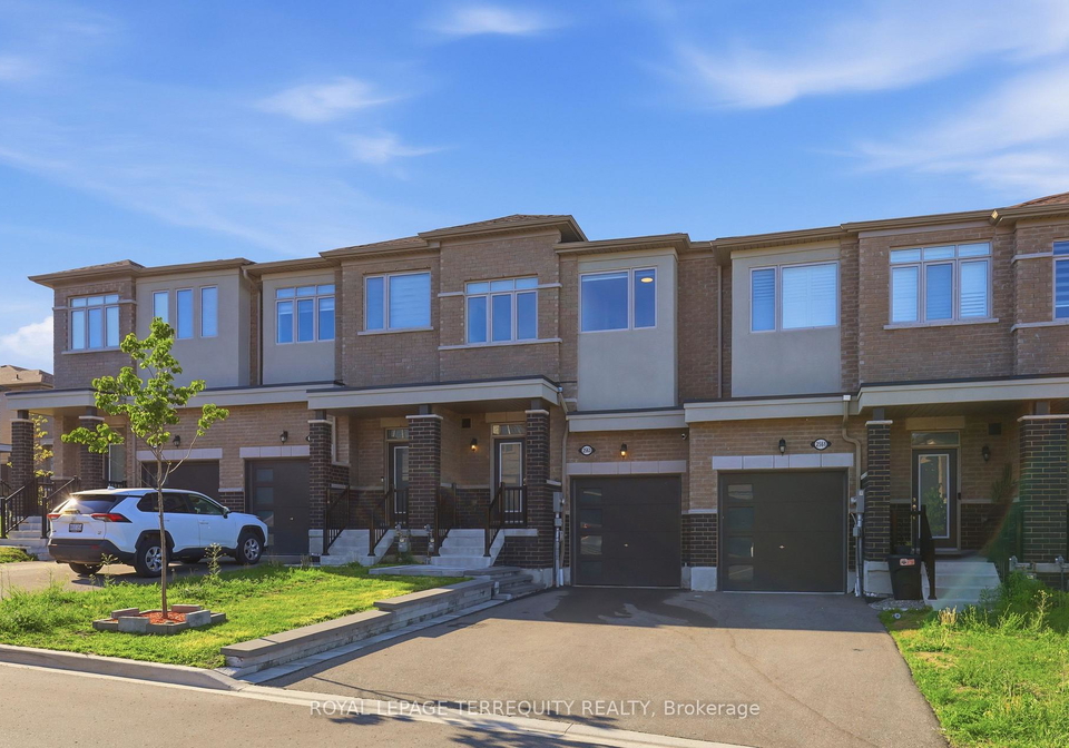 2563-winter-words-drive-oshawa-ontario-e13228782