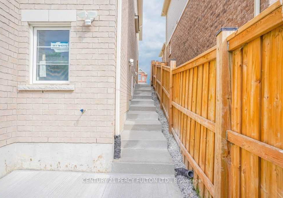 1040-foxtail-crescent-pickering-ontario-e13228978