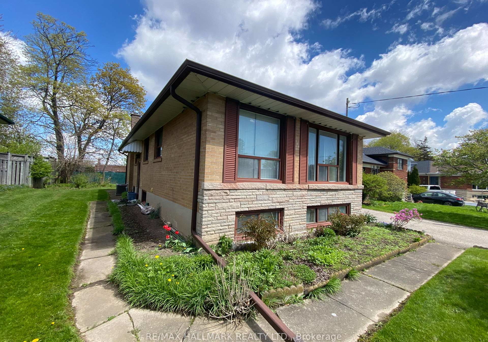 16-chrysler-crescent-scarborough-ontario-e13230890