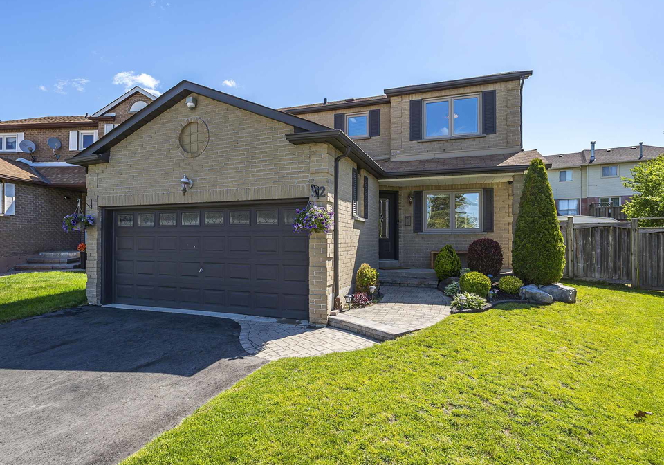 82-reed-drive-ajax-ontario-e13233590