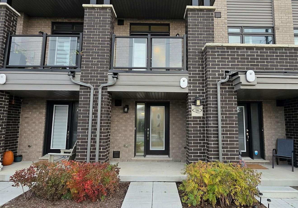 16-emmas-way-whitby-ontario-e13235030