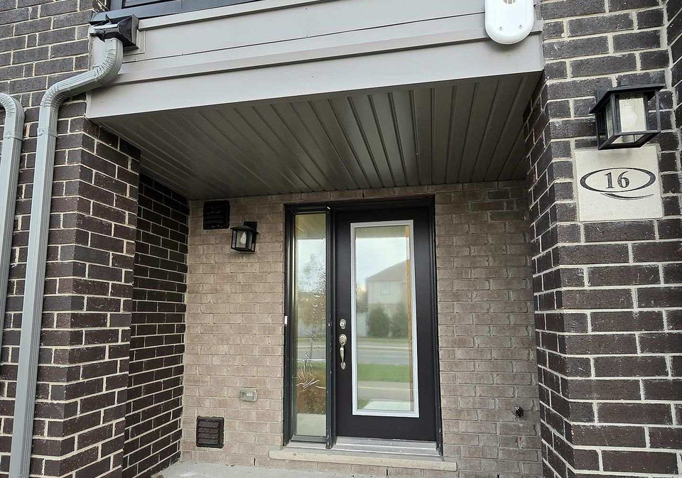 16-emmas-way-whitby-ontario-e13235030