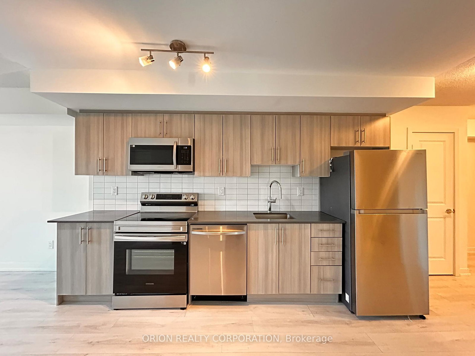 1435-celebration-drive-pickering-ontario-e13236070