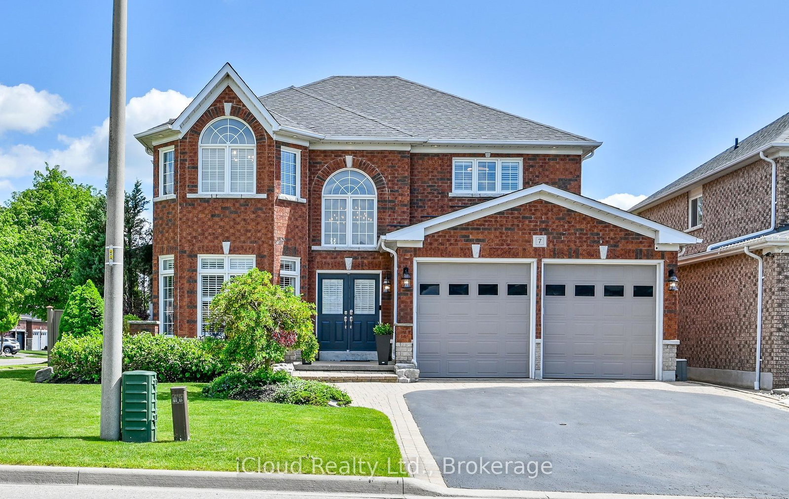 7-gagnon-gate-whitby-ontario-e13237356