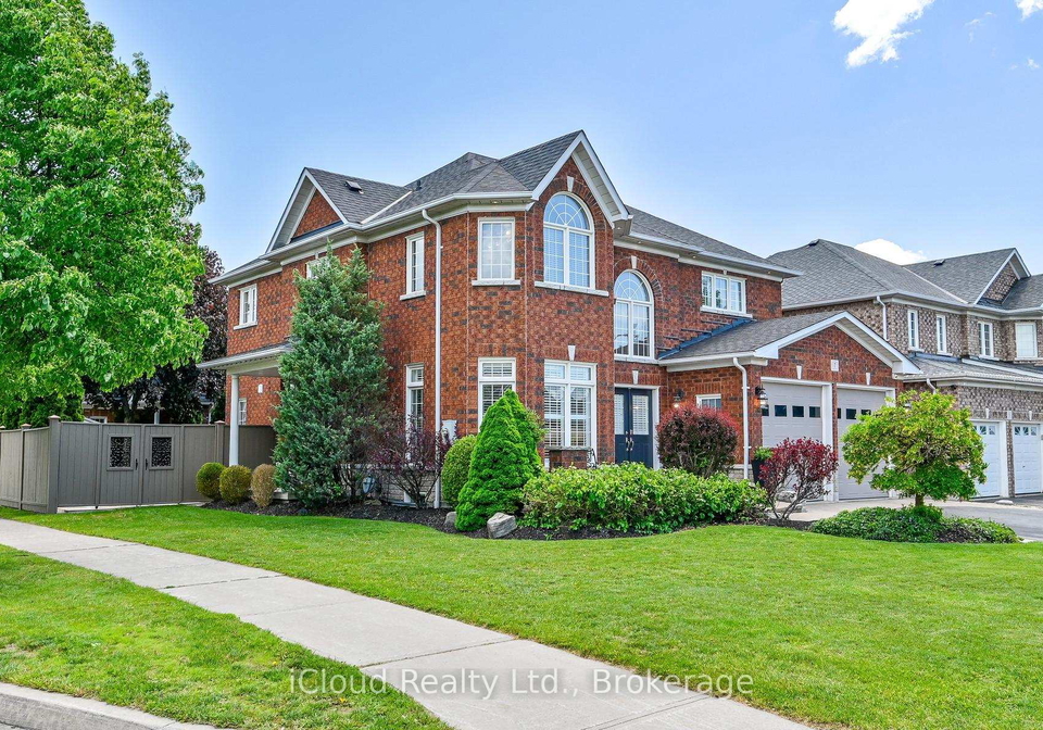 7-gagnon-gate-whitby-ontario-e13237356