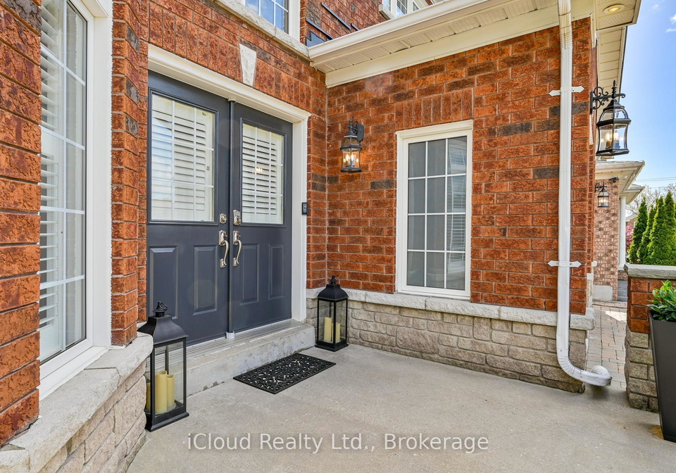 7-gagnon-gate-whitby-ontario-e13237356