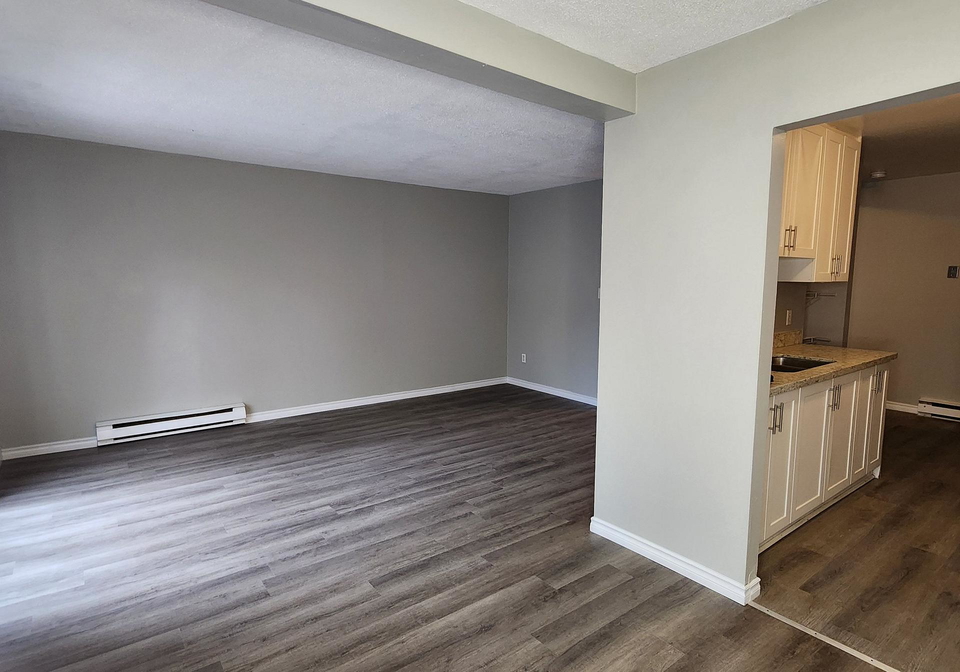 72cricklewood-drive-oshawa-ontario-e13238872