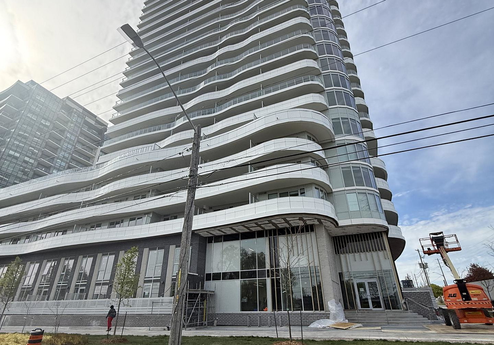 1010-sandy-beach-road-pickering-ontario-e13239214