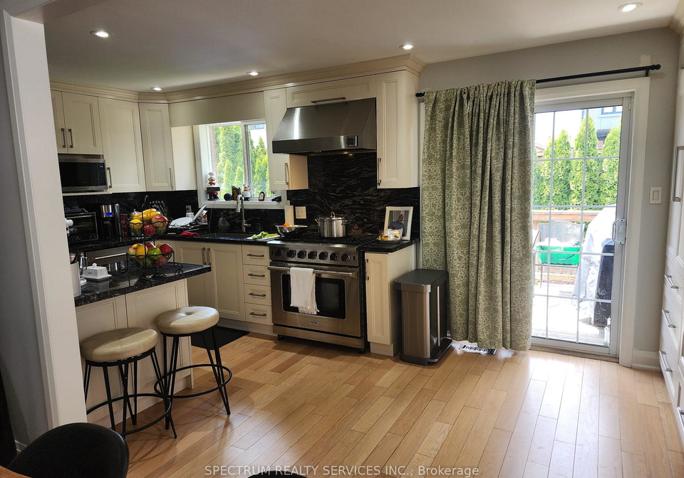8-munford-crescent-east-york-ontario-e13240208