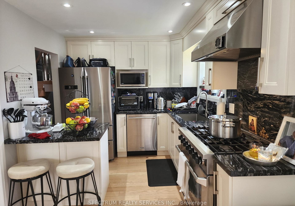 8-munford-crescent-east-york-ontario-e13240208