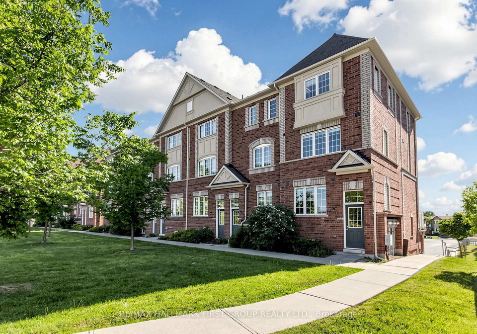 1-cooperage-lane-ajax-ontario-e13240214