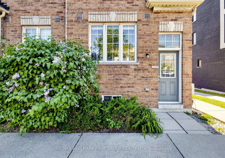 1-cooperage-lane-ajax-ontario-e13240214
