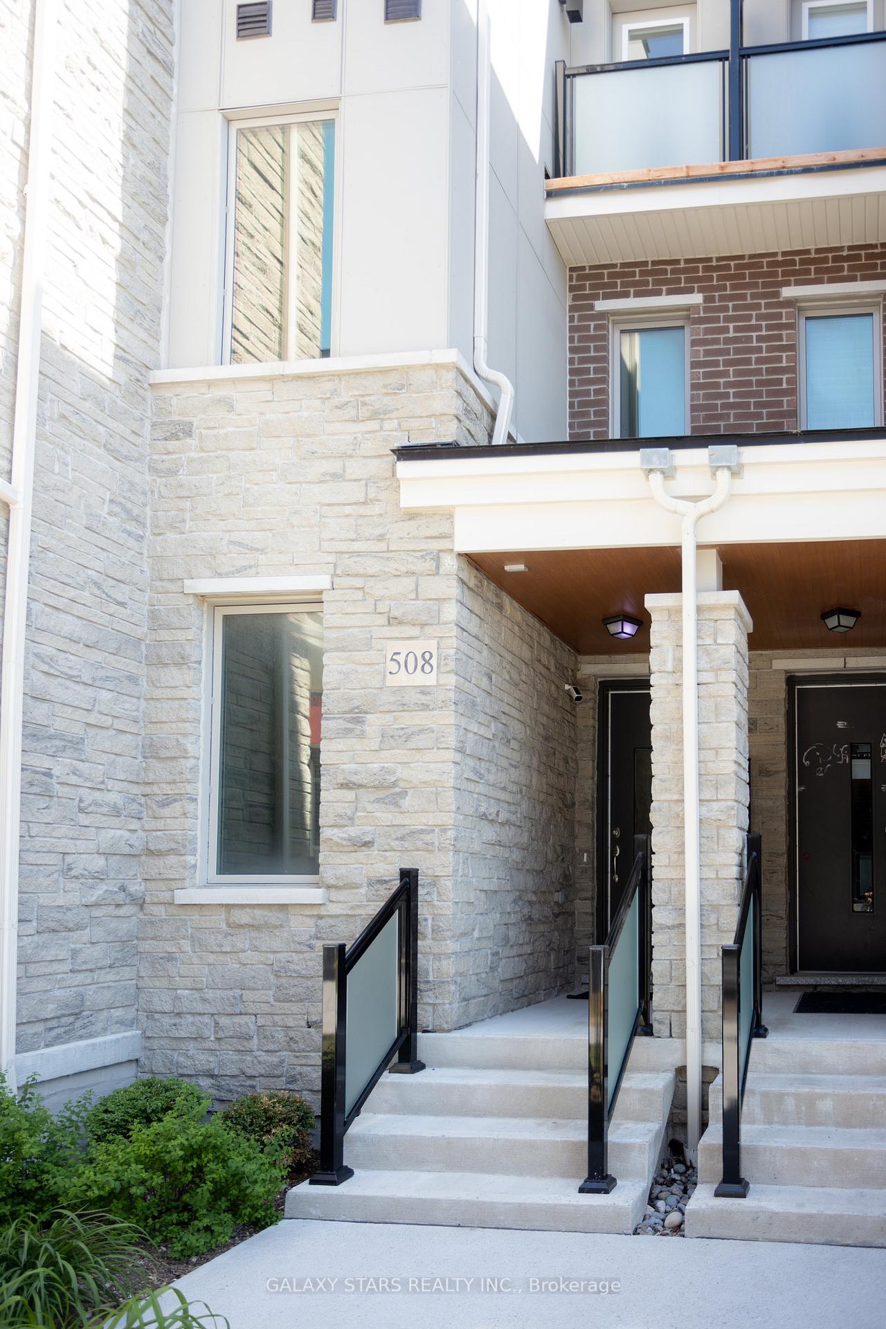 1034-reflection-place-pickering-ontario-e13240496