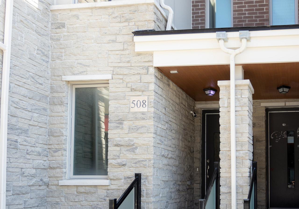 1034-reflection-place-pickering-ontario-e13240496