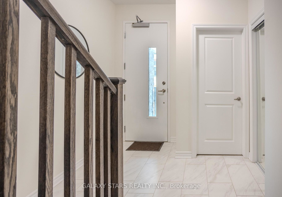 1034-reflection-place-pickering-ontario-e13240496