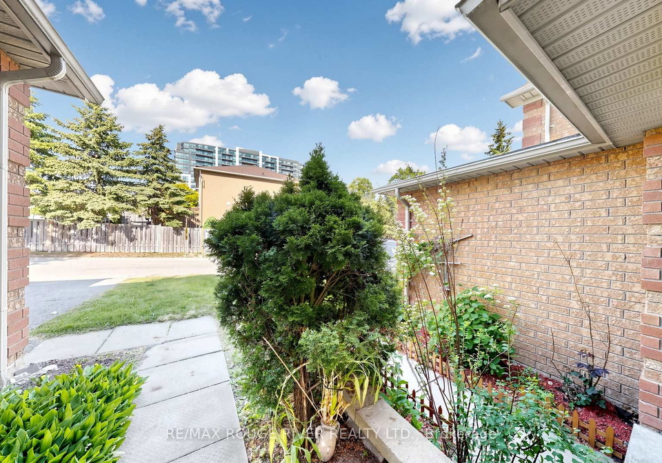 4-trowell-lane-ajax-ontario-e13242272