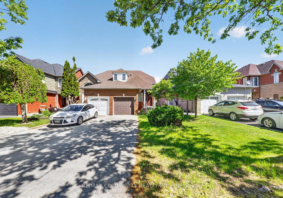 1645-autumn-crescent-pickering-ontario-e13243874
