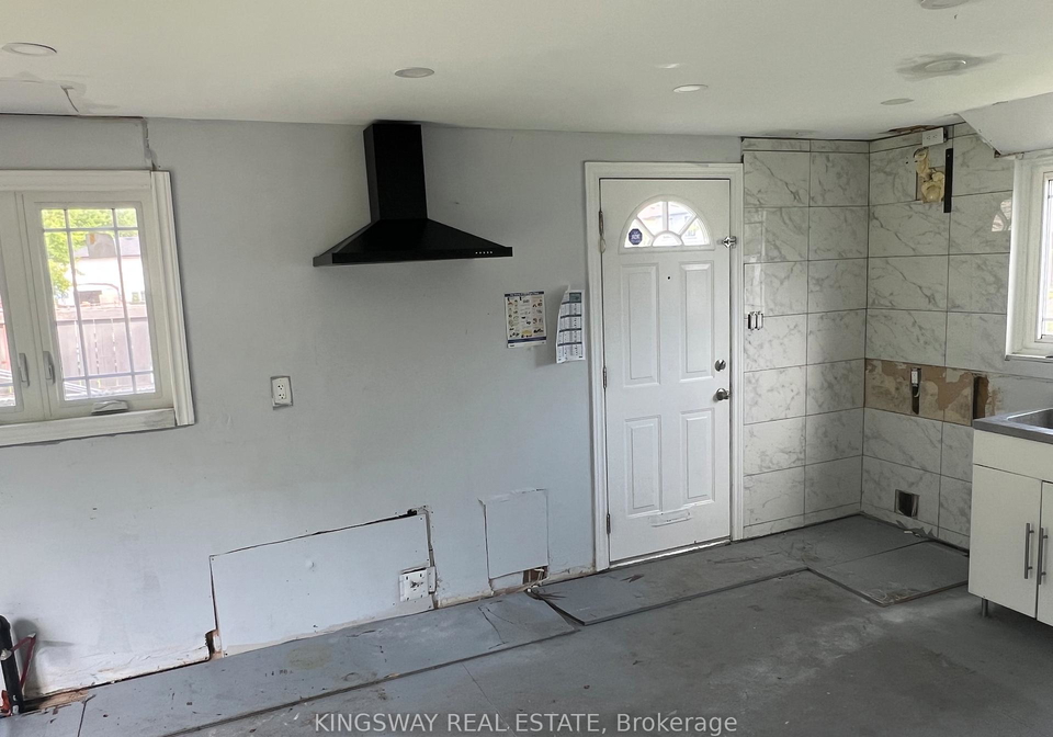 18-gemshaw-crescent-scarborough-ontario-e13247220