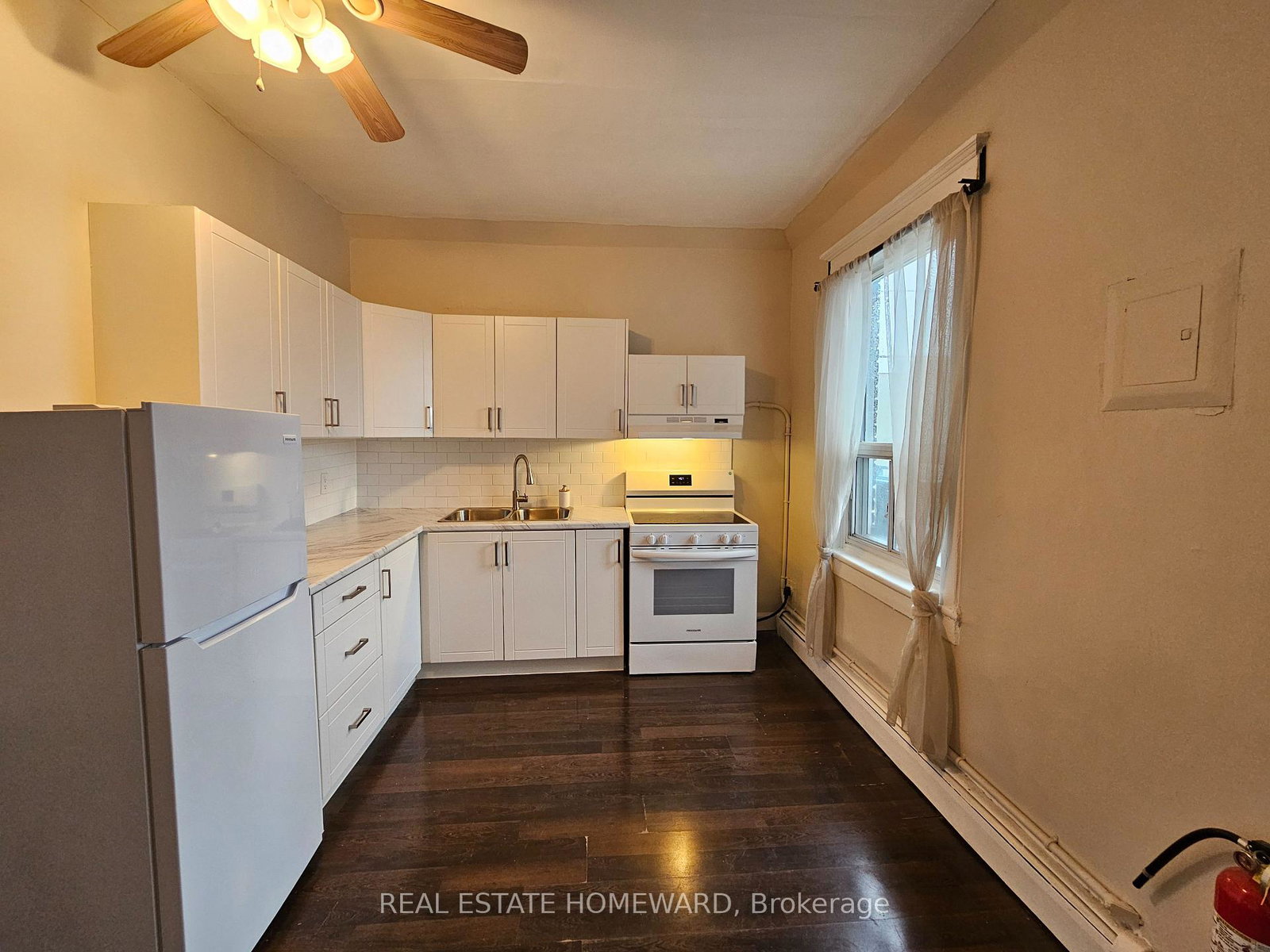 733-pape-avenue-east-york-ontario-e13247686