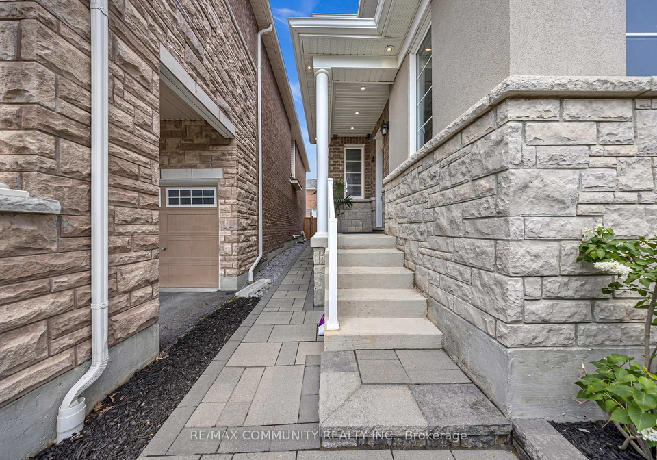 1055-foxtail-crescent-pickering-ontario-e13247862