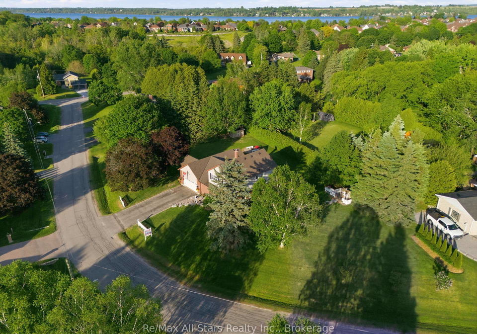 4-circle-drive-scugog-ontario-e13249812