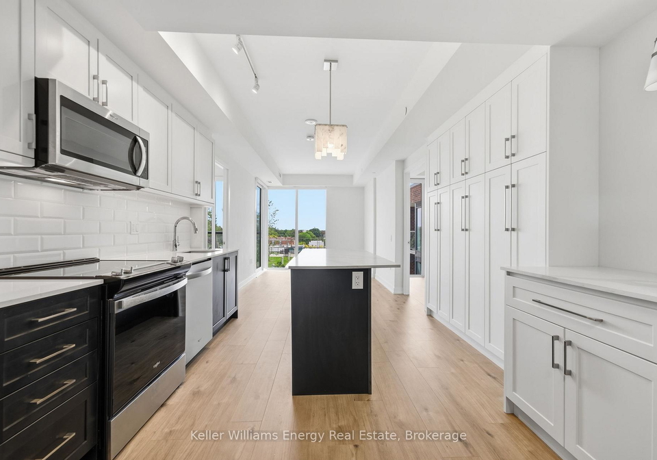 201-brock-street-s-whitby-ontario-e13249950