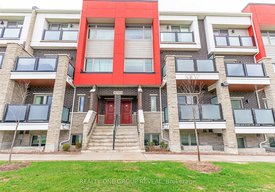 616-1034-reflection-place-pickering-ontario-e13258570