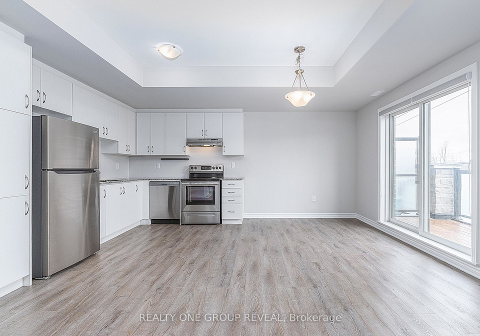 616-1034-reflection-place-pickering-ontario-e13258570