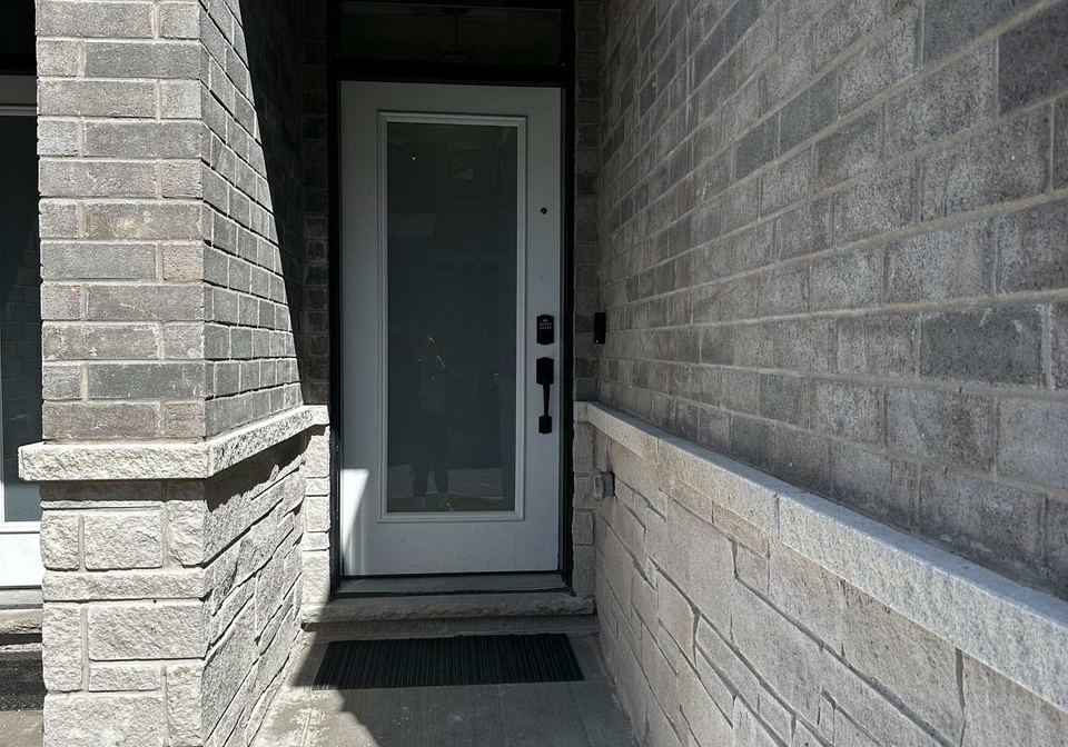 26-gerry-henry-lane-clarington-ontario-e13412100