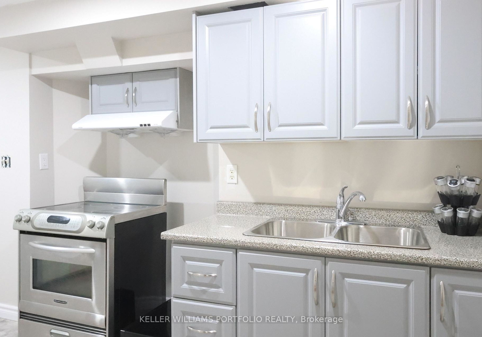1891-secretariat-place-oshawa-ontario-e13417456